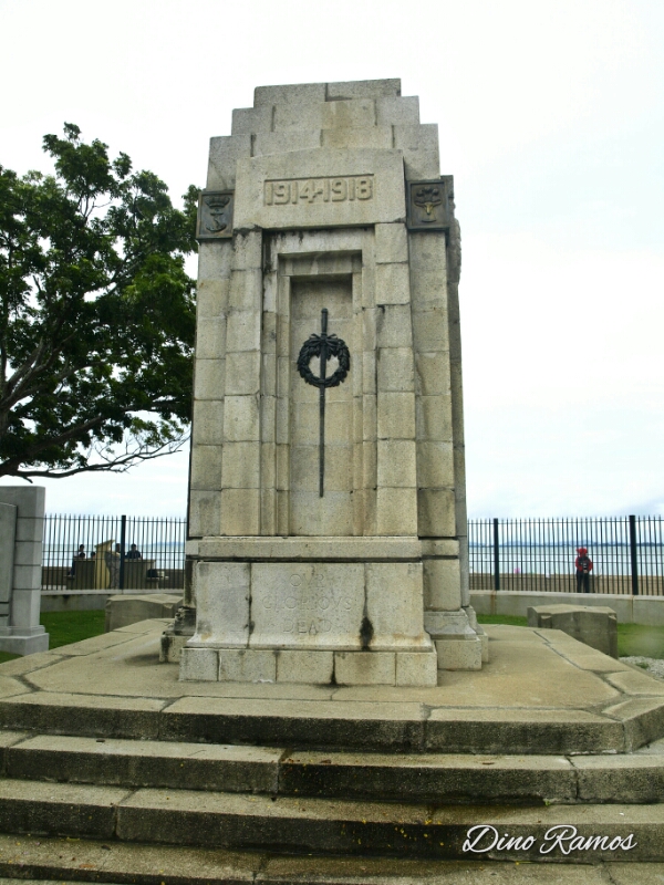 Cenotaph at the bayfront